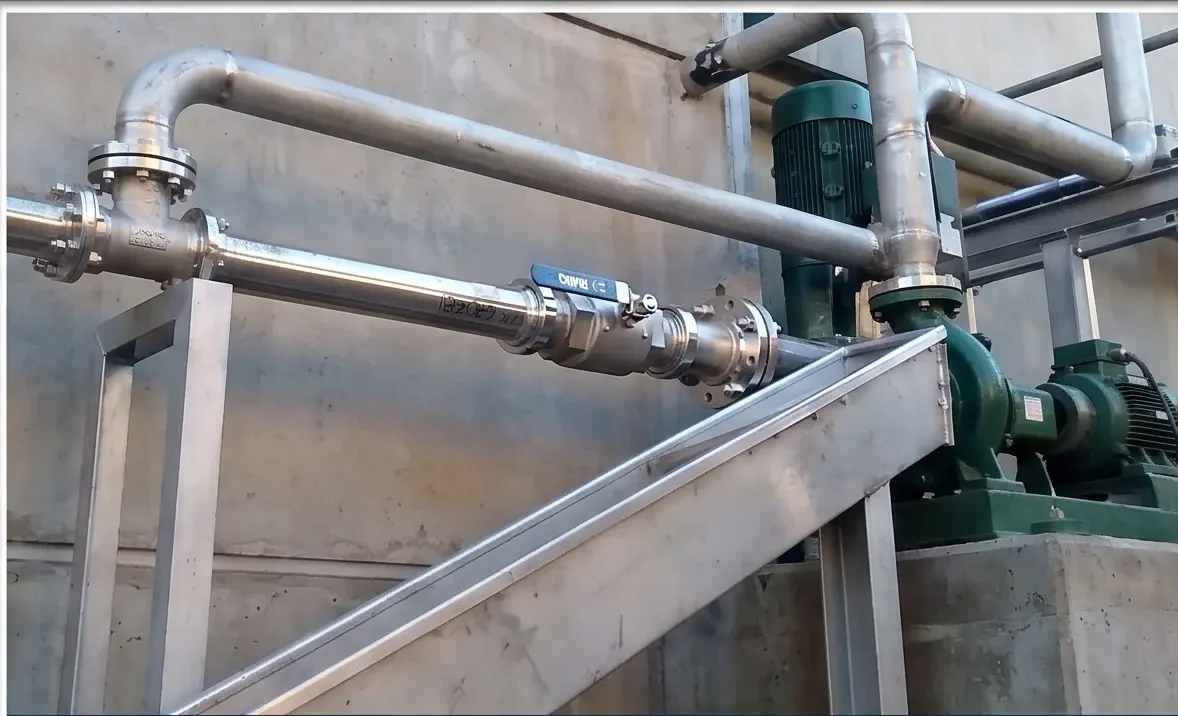 Cañería industrial, válvulas y bombas instaladas para Citrusvil